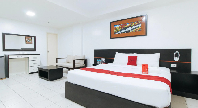 Люкс RedDoorz Plus at Evangelista Street Makati