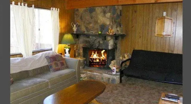 A Charming Cabin by Big Bear Cool Cabins, Забронировать Апартаменты/квартира Биг-Бэар-Сити San Bernardino Mountains