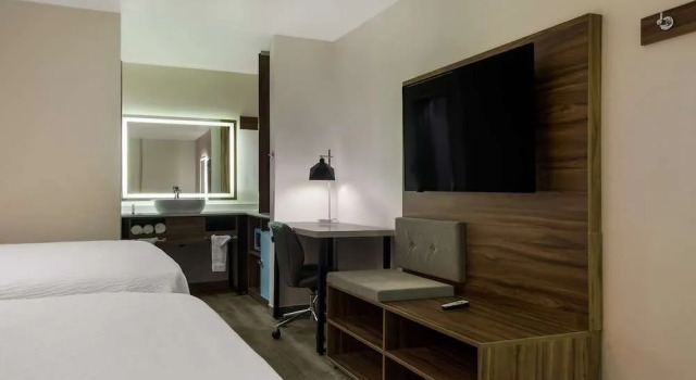 Quality Inn And Suites, Book Hotel Houston Houston