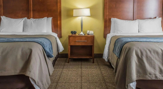 Четырёхместный номер Standard Quality Inn Belle Vernon
