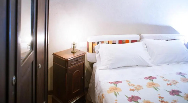 I Chimi Locanda di Frassino, Book Hotel Frassino Piedmont