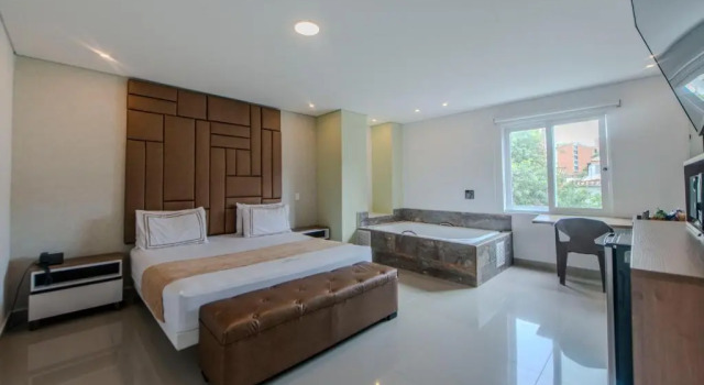 Полулюкс Infinity Hotel