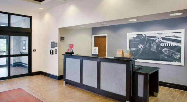 Hampton Inn by Hilton Garden City Long Island, Book Hotel East Garden City United States of America