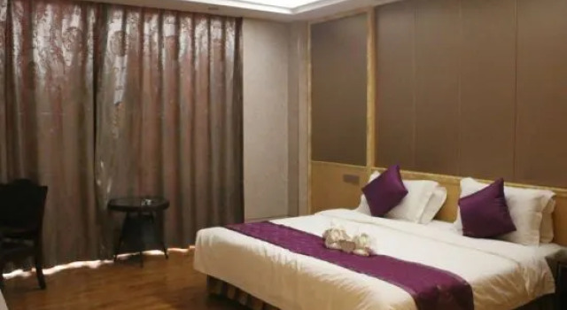Guowei Hotel, Rezerwuj Hotel Hotele w Menghai z basenem, Basen