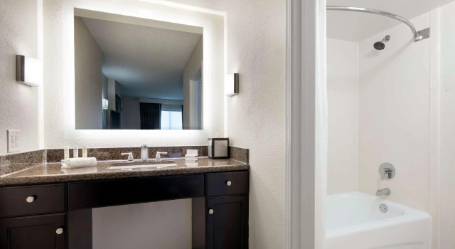Четырёхместный номер Standard Homewood Suites by Hilton-Anaheim
