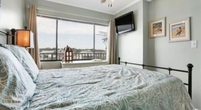 Sea Fever - Newly Renovated Oceanfront Second Floor Condo! Sunrises And Sweeping Views! 2 Bedroom Condo by Redawning, Забронировать Отель Каролина-бич Уилмингтон, рядом с Odysea Surf and Kiteboard School