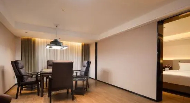 Люкс Hilman Lizhi Hotel (Ledong High speed Railway Station Branch)