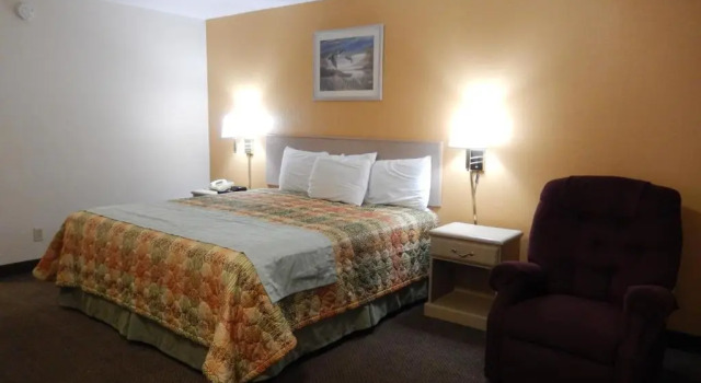 Standard Zimmer Executive Inn Pearsall