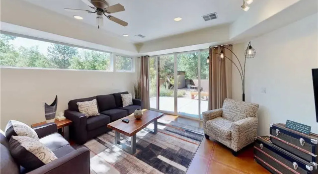 Millcreek Home on Main 4 Bedrooms 2 Bathrooms Home, Buchen Sie Ferienhaus Cottages in Utah, Cottage