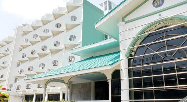 Lertnimitra Hotel, Varaa Hotelli Hotellit North-Eastern Thailand pysäköinnillä, Pysäköinti