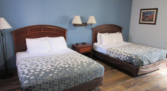 Четырёхместный номер Standard Quality Inn & Suites Manitou Springs at Pikes Peak Garden of the Gods