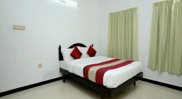 Hotel Penrallt Homestay by OYO Rooms, Prenota Hotel Sillakkudi India