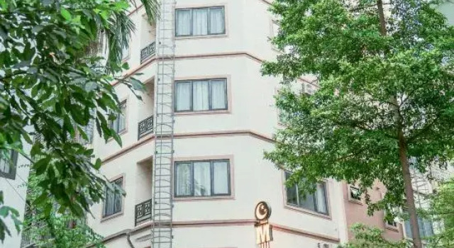 Moon Hotel 3 Pham Tuan Tai