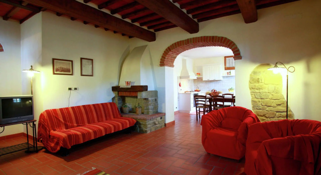 Villa with private swimming pool, spacious garden and magnificent views, 2km away from the town