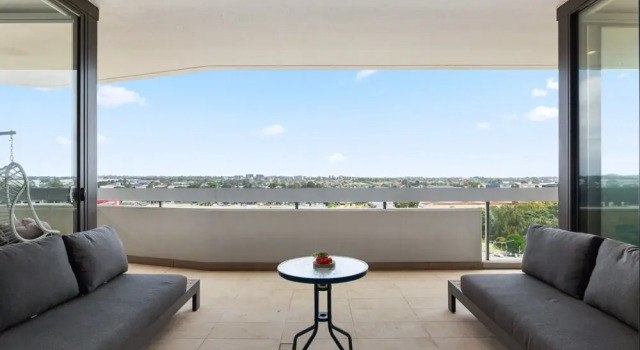 Апартаменты Luxe 2-bed: Modern Interiors, Balcony & BBQ Area