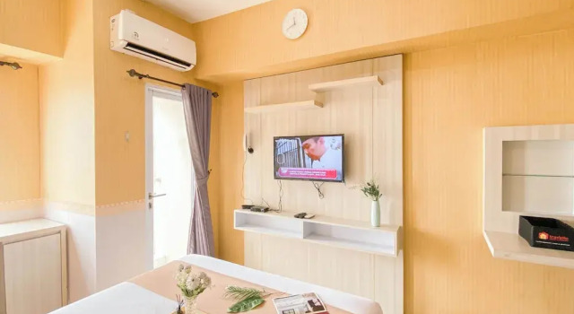 Студия Standard Relaxing Studio at Tamansari Mahogany Karawang Apartment