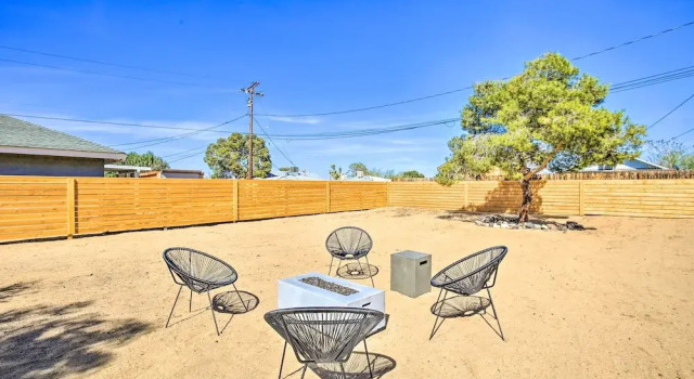 Modern Joshua Tree Bungalow With Fire Pit & Bbq!