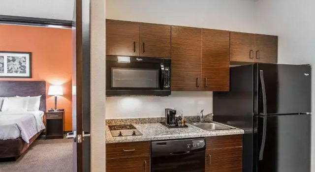 Люкс с балконом MainStay Suites Lufkin