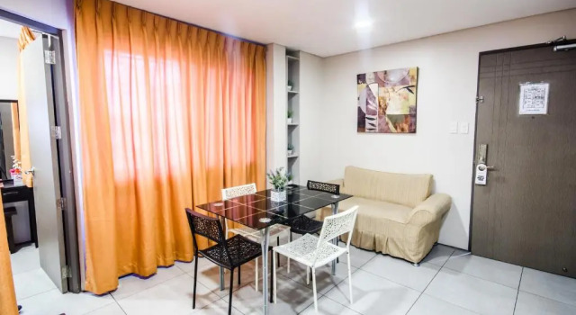 Полулюкс Jade Hotel and Suites