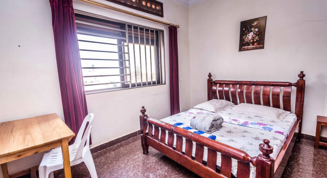 Giraffe Park Hotel