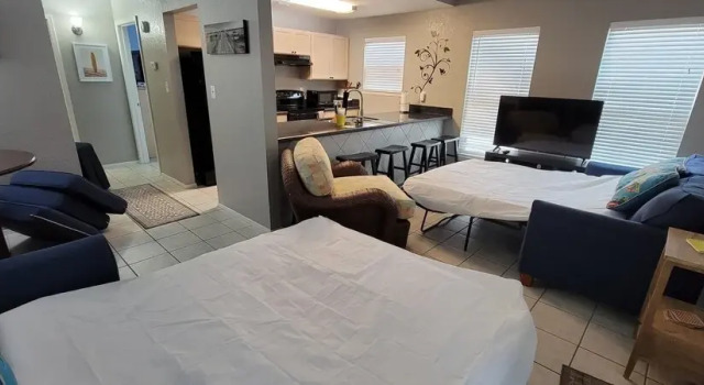 Great Value Sleeps 6 Less than block to Beach 1 Bedroom Home by RedAwning, Buchen Sie Hotel Padre Island USA