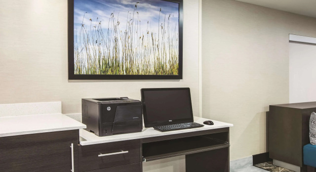 La Quinta Inn & Suites Walker, Boek Hotel Hotels in Missouri met zwembad, Zwembad