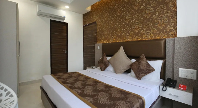OYO 9732 Nayagaon, Rezerwuj Hotel Hotele w Punjab z basenem, Basen
