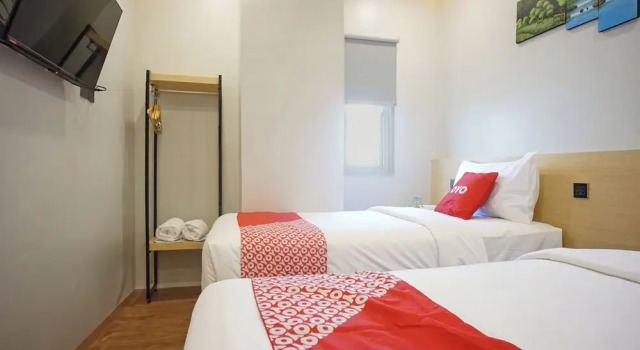 Люкс Classic OYO 92956 Travelbiz Hotel