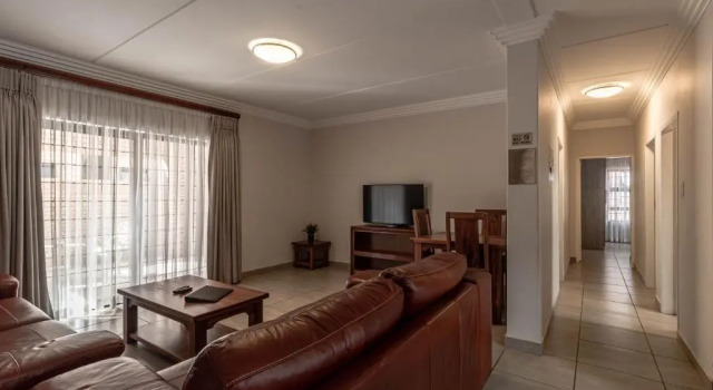 Апартаменты Deluxe Camelot Guest House & Apartments