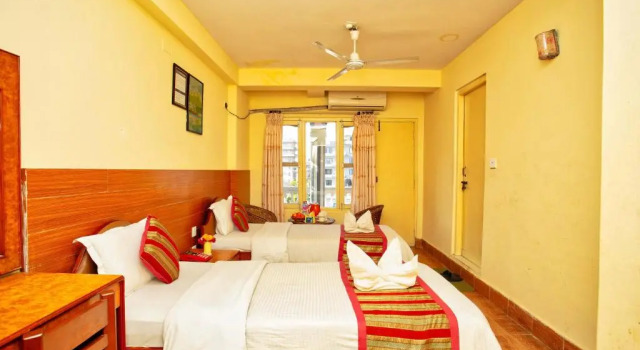 Полулюкс Hotel Grand Holiday