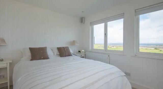 Clova Penthouse, Prenota Hotel Hotel a Lothian con parcheggio, Parcheggio