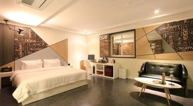 Couple Hotel
