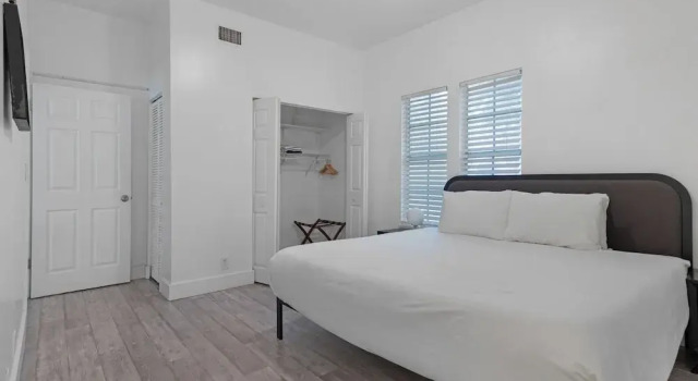 7BD Downtown Oasis Pool