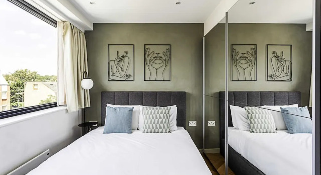 1-bed Apartment: Close to Wimbledon Station