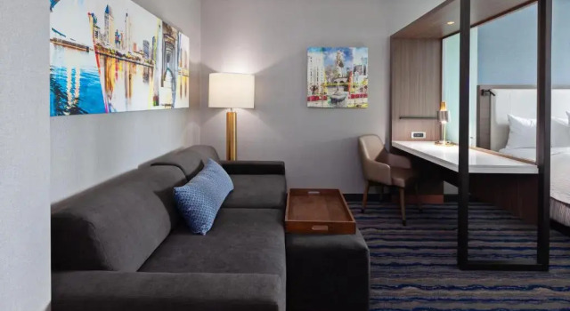 Люкс SpringHill Suites by Marriott Escondido Downtown