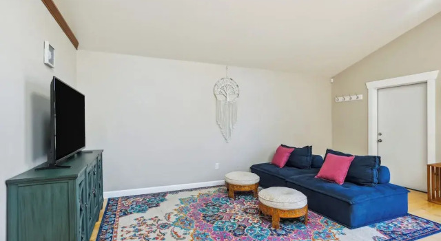 Cheery Tacoma Vacation Rental: 7 Mi to Owen Beach!, Забронировать Отель Такома Вашингтон, рядом с Природный парк Tacoma Nature Center