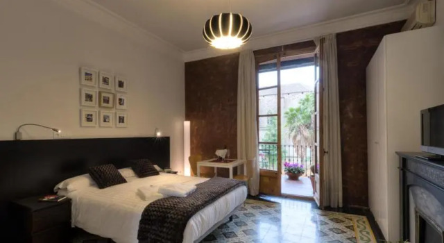 B&B Quadrat DOr, Забронировать Отель «постель и завтрак» Отели Барселоны 3 звезды, рядом с Уркинаона, 3*