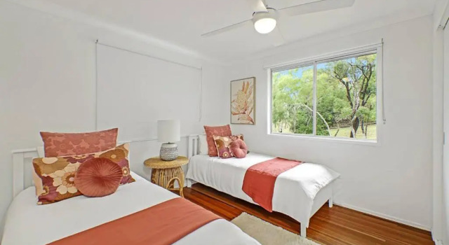 RELAX @48 CLOSE TO BEACH sleeps 7, Prenota Hotel Taranganba Australia
