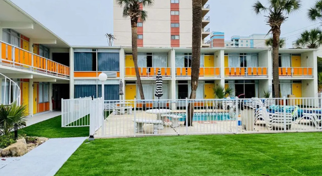 Holiday Shores Myrtle Beach, Забронировать Отель Отели Миртл-Бич с бассейном, рядом с Hall Of Heroes, Бассейн