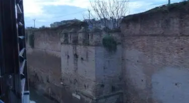 Between Termini & Colosseo, Забронировать Отель Отели Рима с парковкой, рядом с Piazza San Giovanni in Laterano, Парковка