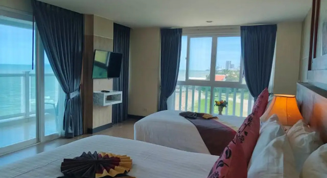 Номер Executive с балконом и рядом с пляжем Saisawan Beach Luxury Hotel