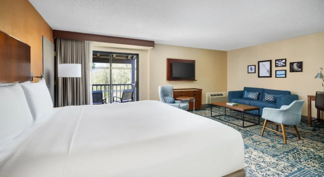 Люкс Executive c 1 комнатой Four Points by Sheraton Pleasanton