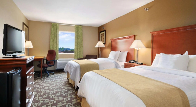 Четырёхместный номер Standard Days Inn & Suites by Wyndham Cabot