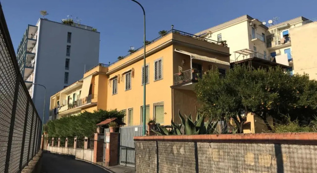 Casa Mazza, Забронировать Отель Отели в центре Торре-дель-Греко, в центре