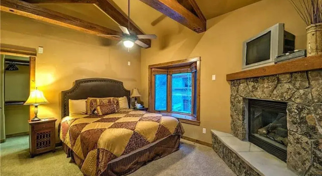Eagles Nest Chalet, Забронировать Шале Отели Стимбот-Спрингса 4 звезды, 4*