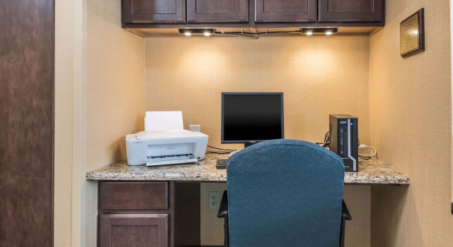 Quality Inn Ithaca - University Area, Забронировать Отель Отели Cayuga Lake Wine Trail с завтраком, Завтраки