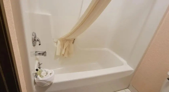 Четырёхместный номер Standard Mackinaw Budget Inn
