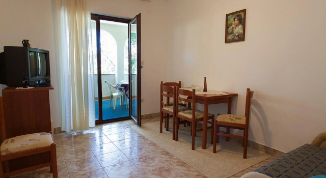 Spacious Apartment With Terrace & Garden Grill, Prenota Appartamento Hotel a Isole Quarnerine con parcheggio, Parcheggio
