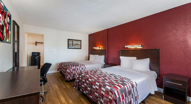 Четырёхместный номер Deluxe Red Roof Inn Stockton
