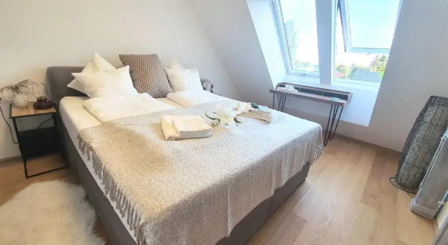 Rooftop Terrace, free garage parking and Pool!, Rezerwuj Hotel Hotele w 22. Donaustadt z basenem, Basen